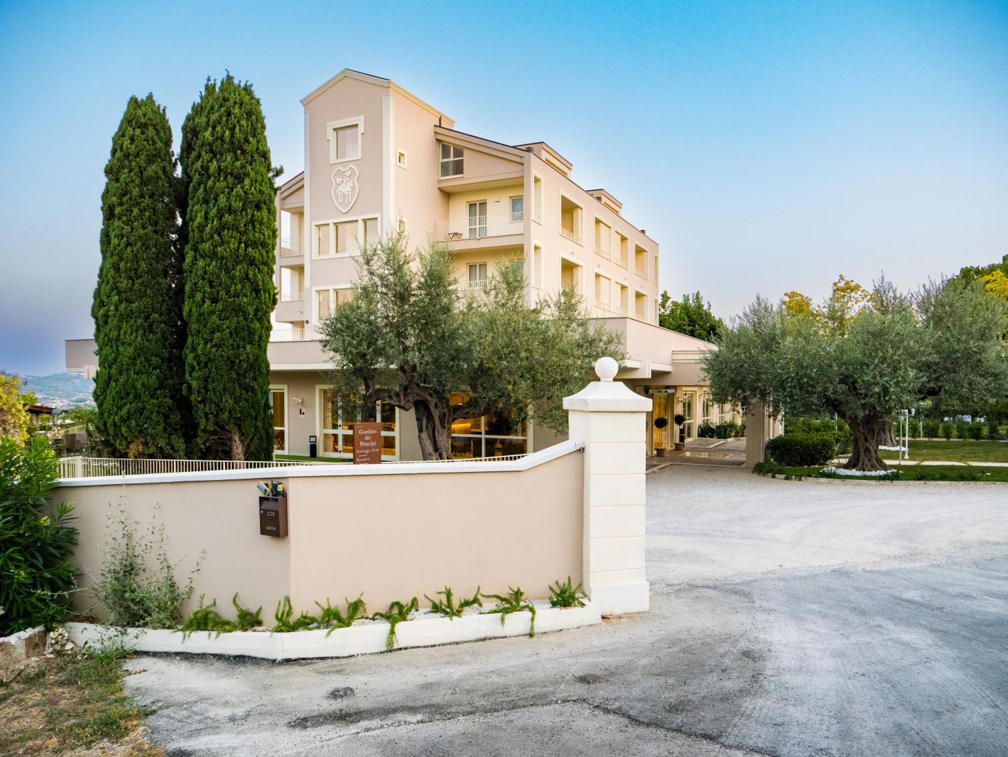 Giardino Dei Principi D'Abruzzo Otel Citta Sant'Angelo Dış mekan fotoğraf